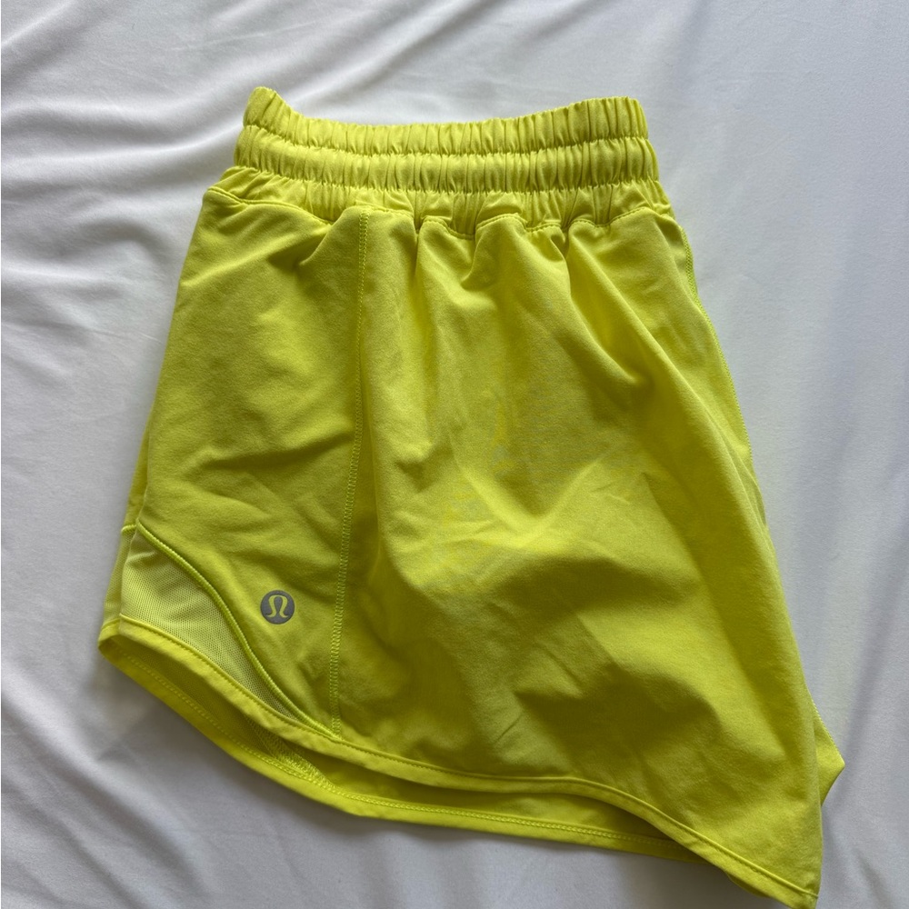 Lululemon Hotty Hot Low-Rise Lined Short 2.5"